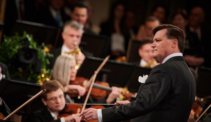 Традиционалниот Новогодишен концерт на Виенската филхармонија под диригентската палка на маестро Кристијан Тилеман во Златната сала на Музикферајн во Виена