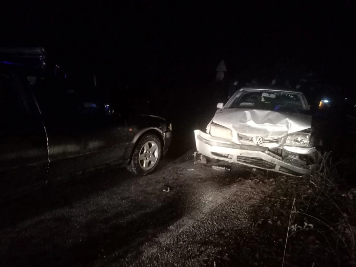 Еден починат, а дваесет повредени: Се судрија комбе и возило кај Битола