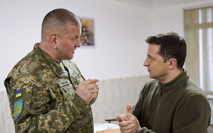 Сменетиот командант на војската Залужни би го победил Зеленски доколку се одржат претседателски избори во Украина