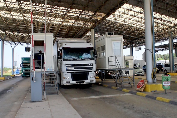Од денес камионите со стока кои увезуваат или извезуваат во Србија се мерат само еднаш