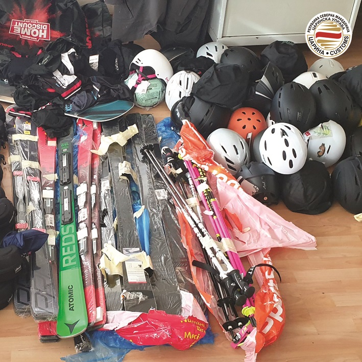 Спречен обид за нелегално внесување на 115 парчиња опрема за скијање на ГП Табановце