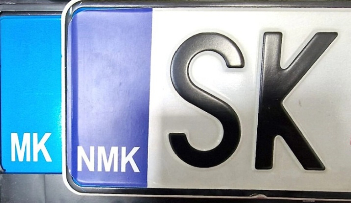 До 12 февруари регистрациите мора да се сменат со „NMK“, налепниците ќе чинат од 30 до 50 денари