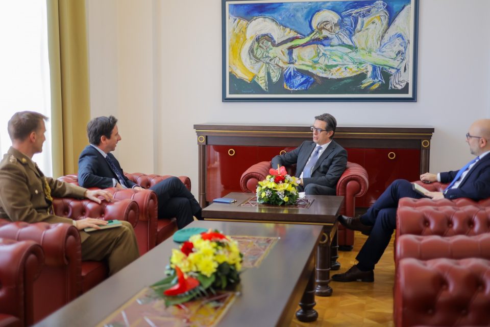 Пендаровски на средба со амбасадорот Метју Лосон: Обединетото Кралство ќе продолжи со конкретната поддршка во остварувањето на македонските стратешки приоритети