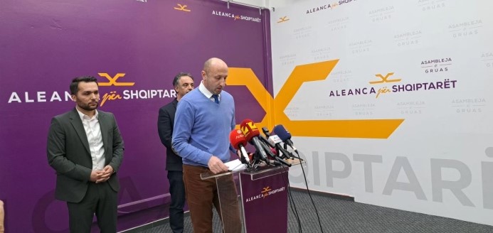 Печатите се кај Таравари: Алијанса за Албанците укажа на прекршување на партискиот статут