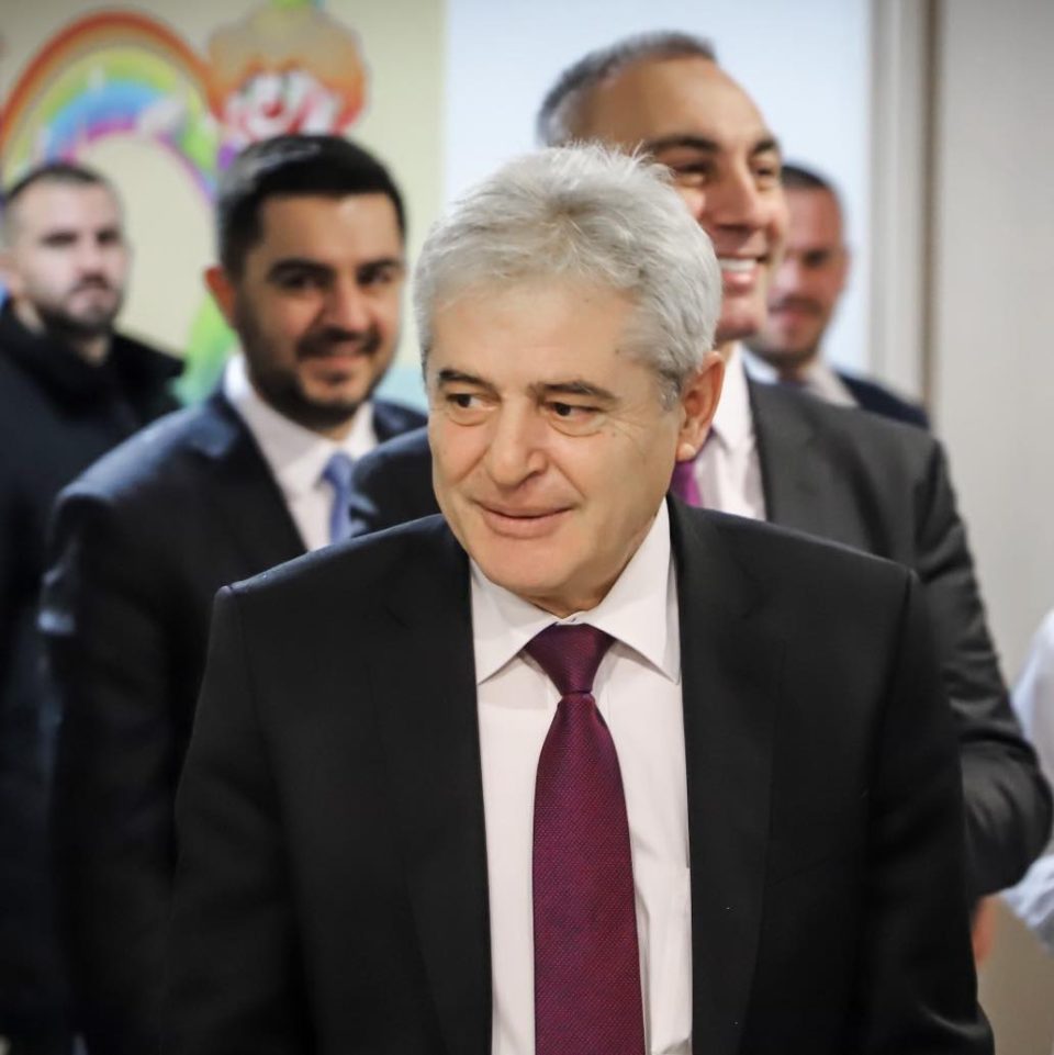 Ахмети: Без ЕУ ќе станеме држава со два народа кои имаат бугарско и албанско државјанство