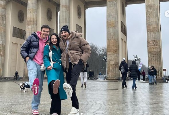 Семејството е најважно: Елмас со најблиските во прошетка на Берлин