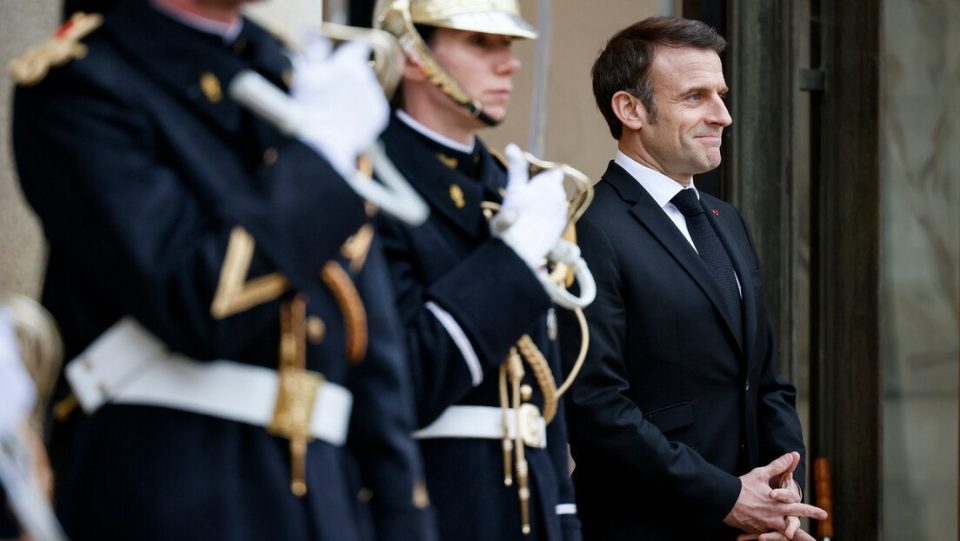 Над три четвртини од Французите се против идејата на Макрон за испраќање војници во Украина