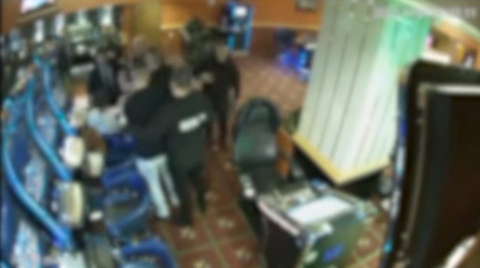 Пијаниот полицаец го нападнал обезбедувањето во казиното, но и колеги – детали за инцидентот