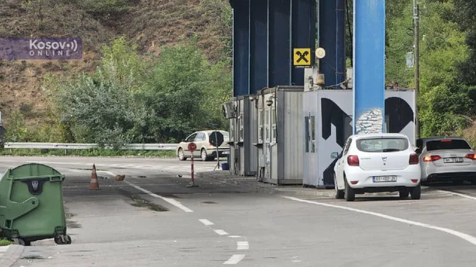 Косовските Срби останаа без плати и пензии зошто на граница беше сопрено комбето на Народна банка