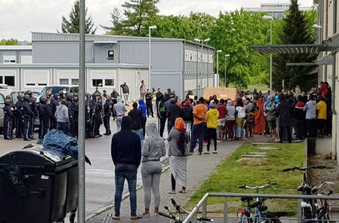 Советот на Европа со осуда за „репресијата“ врз невладините организации кои им помагаат на мигрантите