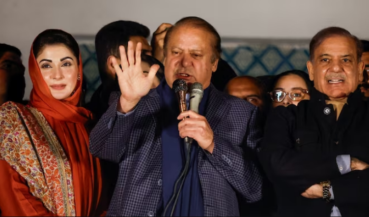 Поранешниот премиер на Пакистан прогласи победа на парламентарните избори во земјата
