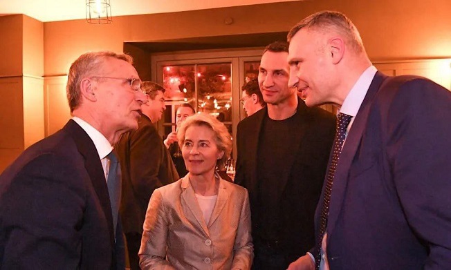 Фон дер Лајен, Столтенберг, браќата Кличко: Високи политичари и бизнисмени во Минхен пиеја „против Путин“