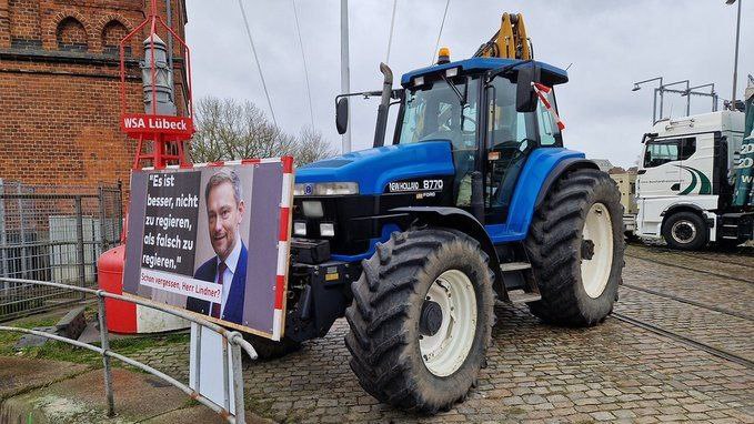 Средната класа им се придружи на протестите на земјоделците во Германија