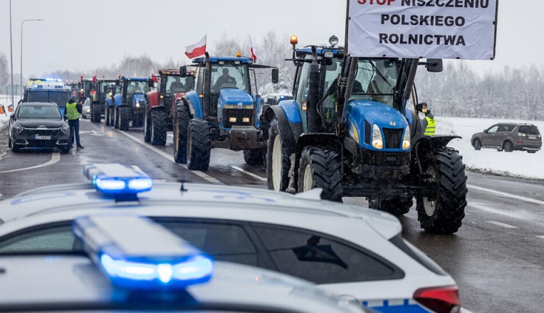 Полски министер: Неопходно е да се блокира протокот на овошје од Украина