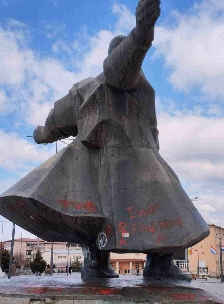 Вандализиран споменикот на Гоце Делчев во Струмица