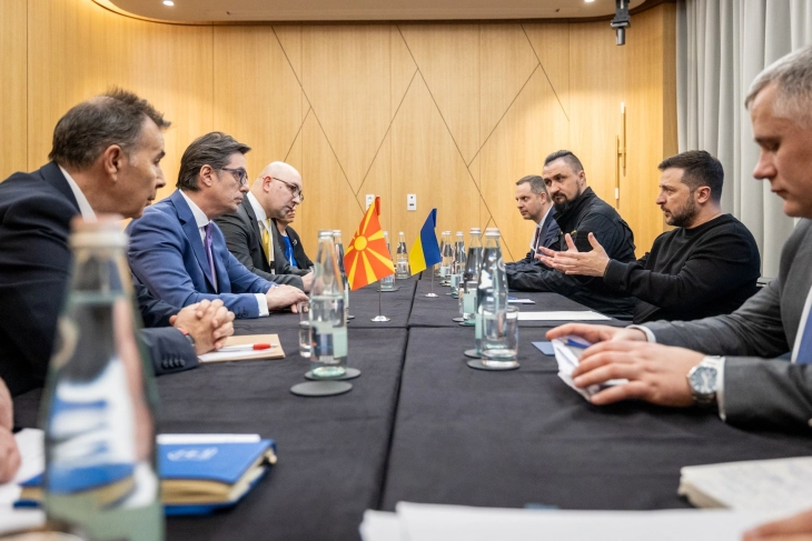 Пендаровски му кажал на Зеленски дека Македонија ја поддржува апликацијата за членство на Украина во НАТО