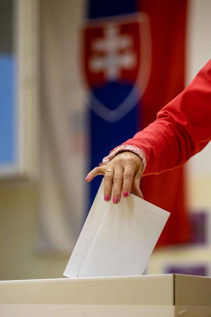 Корчок и Пелегрини се фаворити на претседателските избори во Словачка