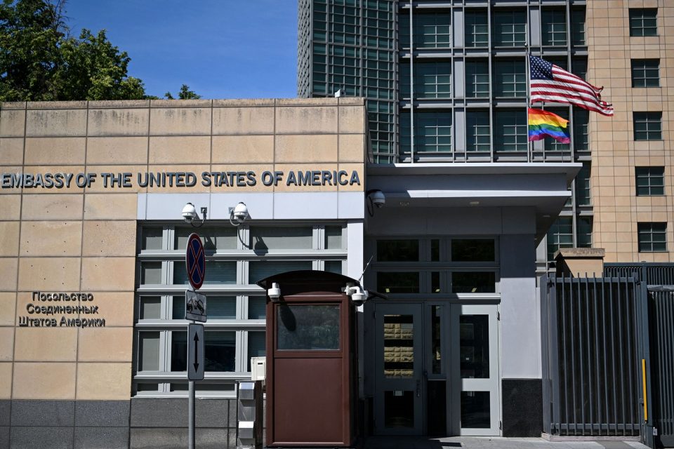 Американската амбасада во Москва издаде соопштение во кое се вели дека е шокирана од нападот и изрази искрено сочувство до рускиот народ