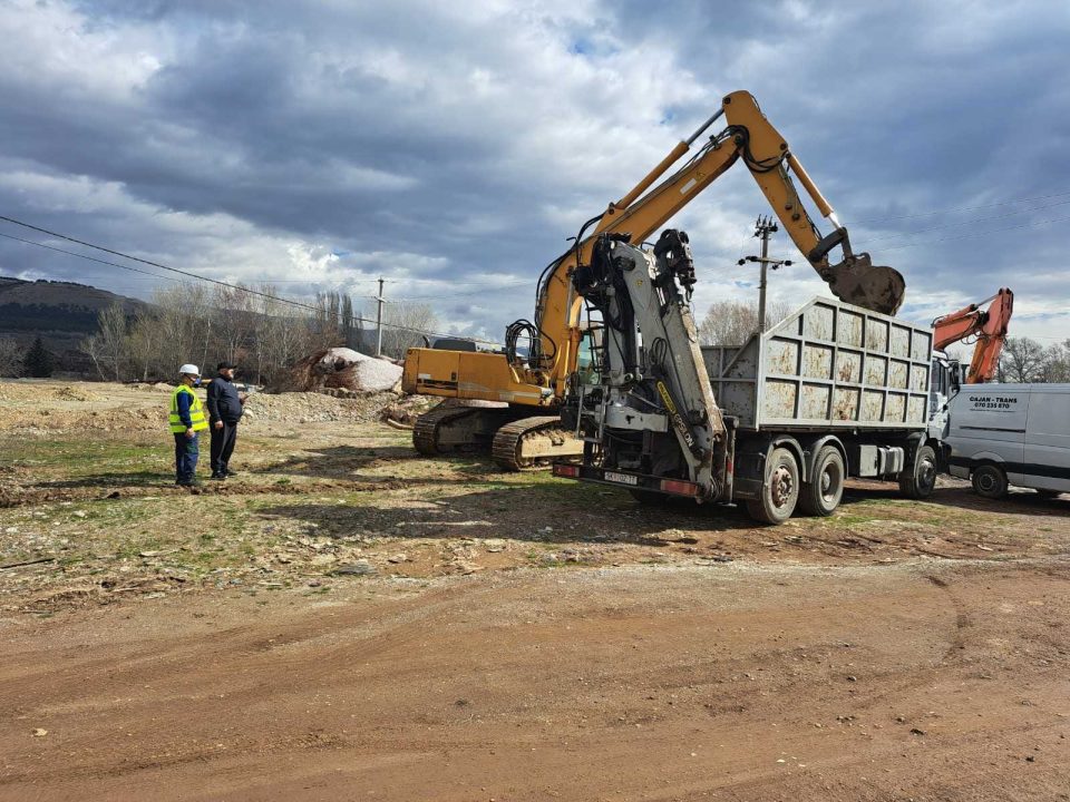 Стојкоски: Почна расчистувањето на опасниот отпад  во село Орман