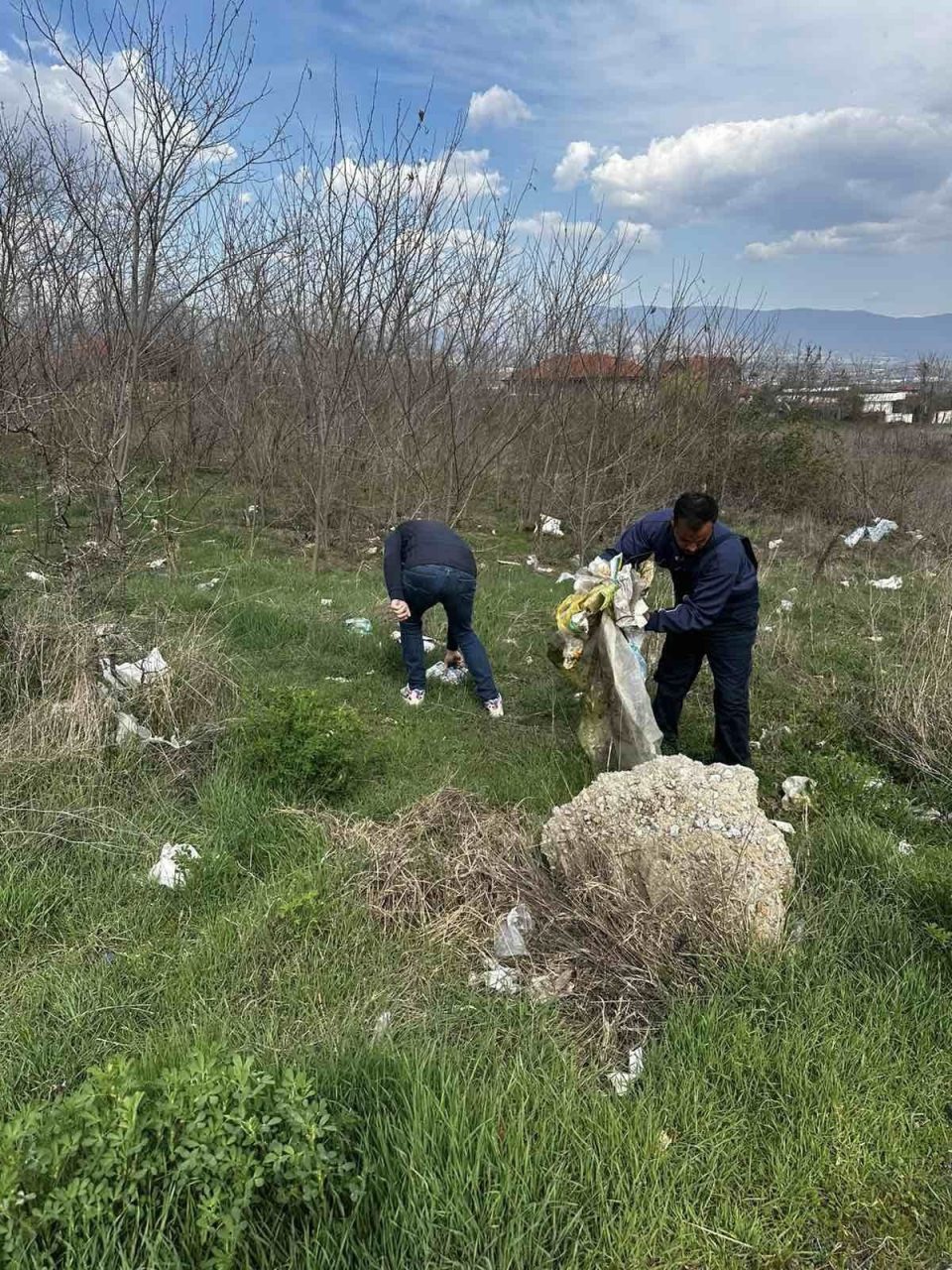 Луѓето од Комунален пункт на Општина Ѓорче Петров го исчистија просторот во Стопански Двор