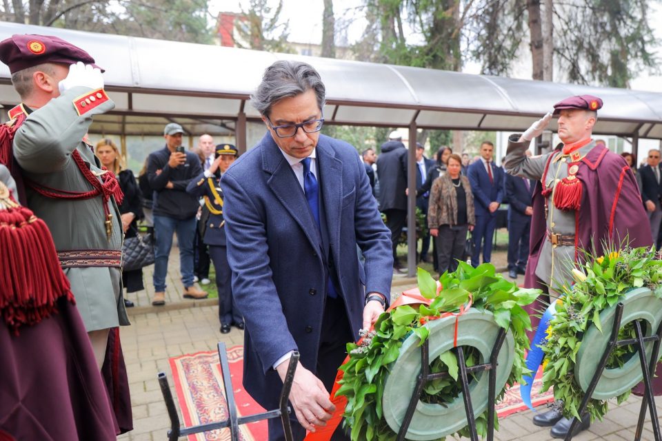 Пендаровски положи цвеќе по повод 81 годишнина од холокаустот на македонските Евреи