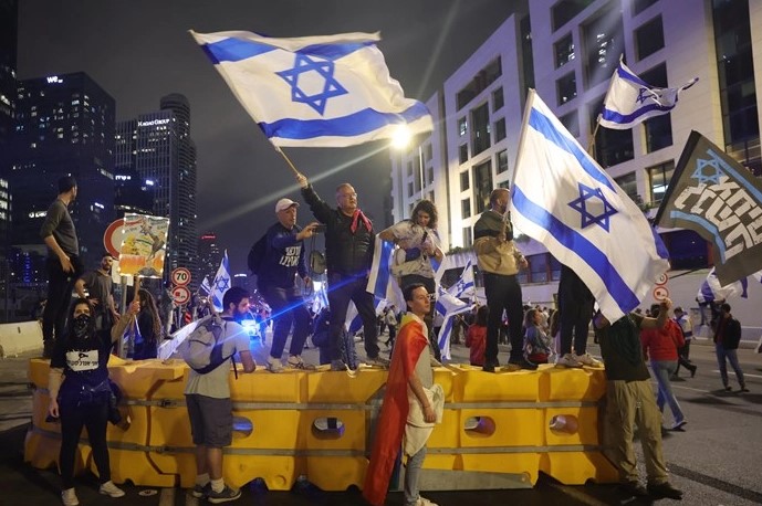 Илјадници Израелци протестираа во Тел Авив барајќи враќање на заложниците од Газа
