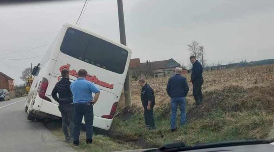 Автобус полн со деца излета од патот во Хрватска