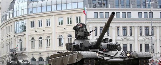 Го чистат ѓубрето: Бугарија и подари на Украина стари тенкови од осумдесетите години