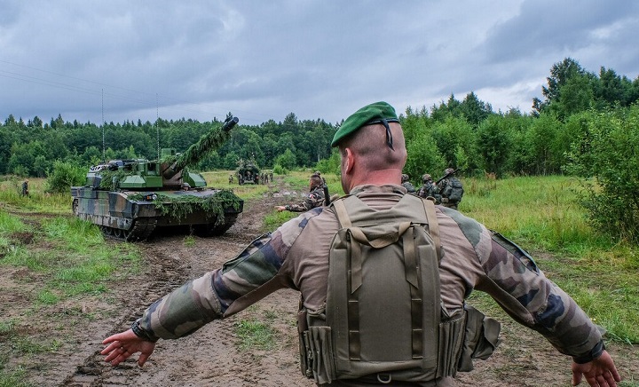 „Политико“: Француската армија тренира за војна со Русија