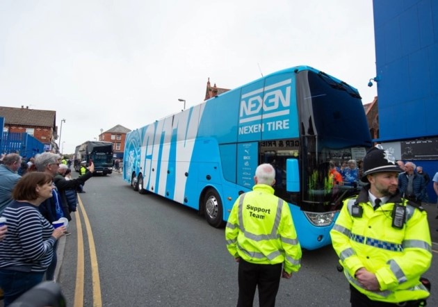 Засилено ќе се обезбедува автобусот на Сити на патот кон Ливерпул
