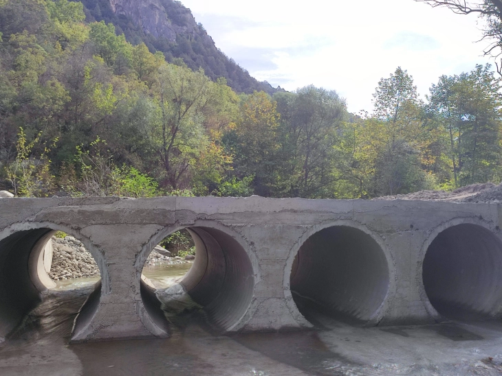 Оштетен преминот на реката Блашница поради надојдена вода