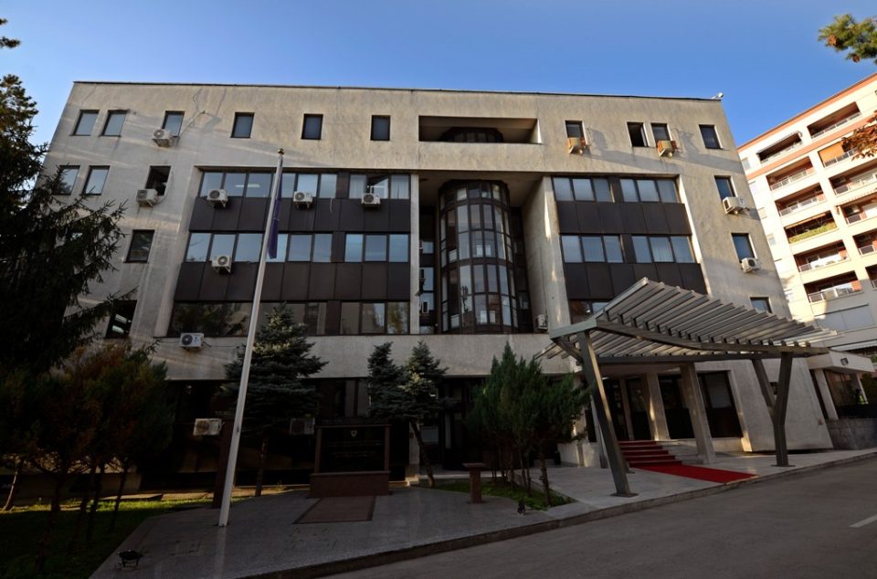 Внатрешна контрола на МВР предлага отстранување на полицискиот службеник кој учествуваше во пукањето пред тетовската Болница