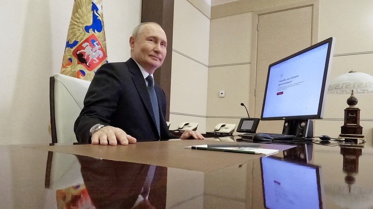 Путин гласаше „онлајн“ на претседателските избори
