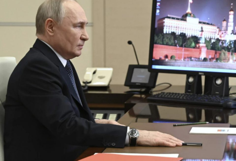 Владимир Путин на изборите избра да гласа преку интернет