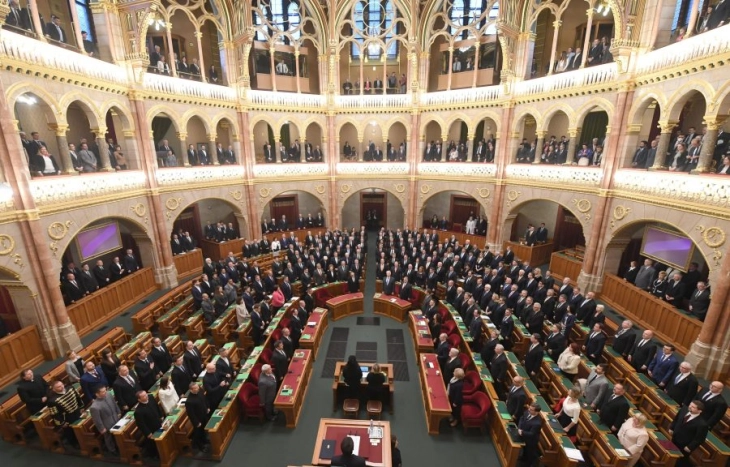 Претседателот на унгарскиот Парламент ја потпиша ратификацијата за членството на Шведска во НАТО