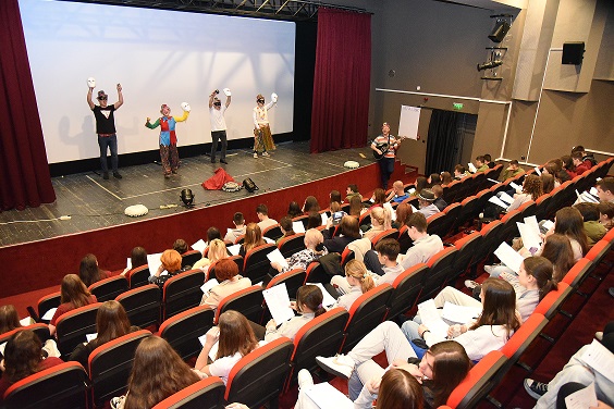 „Хепи Хипо Шоу – за кохезивно и  инклузивно општество“  на Театар „БОЕМИ“ – Скопје