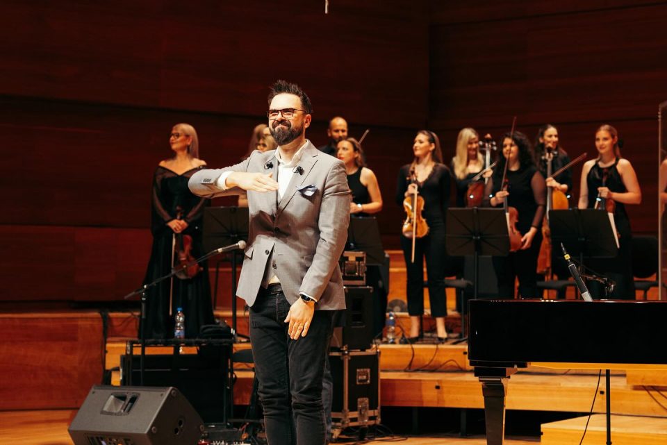 Петар Грашо првиот концерт во Скопје го одржал во Универзална сала: Не може да се излаже љубовта и енергијата кои ги даваме
