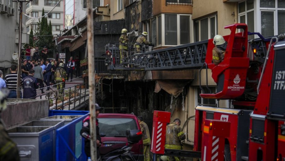 Приведени се шест лица поради смртоносниот пожар во ноќен клуб во Истанбул