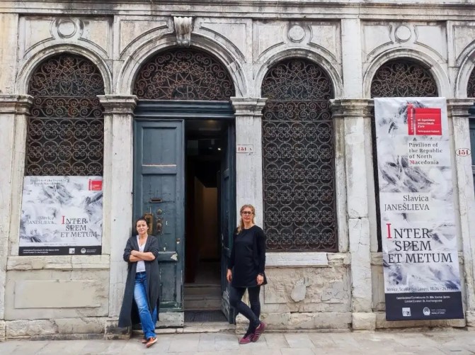 Со изложбата „Помеѓу надеж и страв“ на Славица Јанешлиева ќе биде отворен македонскиот павилјон во Венеција