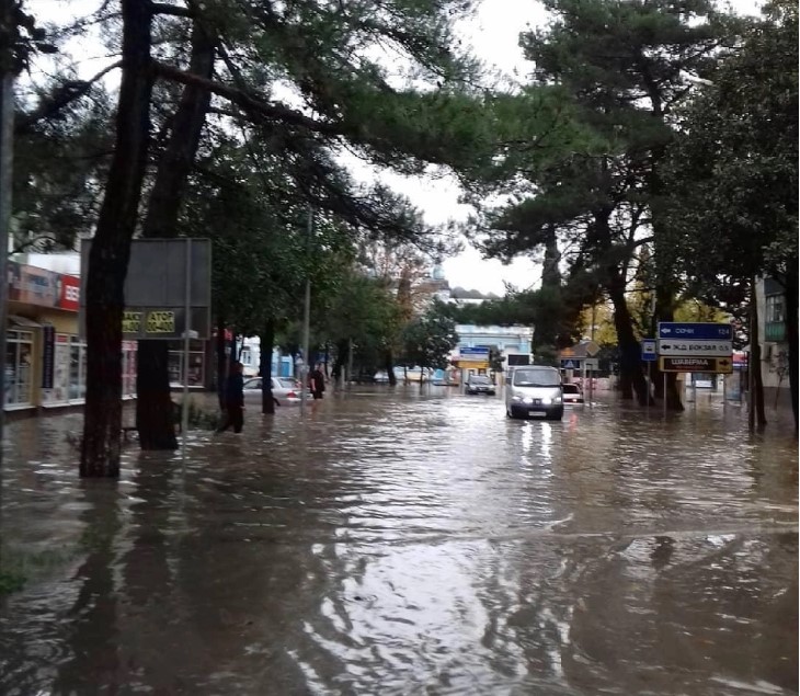 Во Русија поплавени повеќе од 10.400 домови