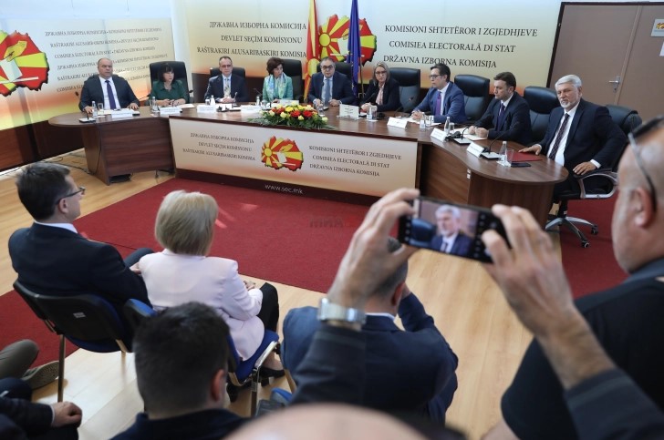 Сите кандидати за претседател на државата, освен Стевчо Јакимовски, го потпишаа Кодексот за фер и демократски избори