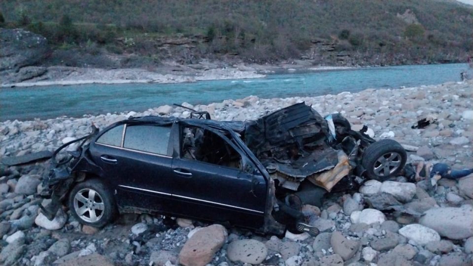Тешка несреќа во Албанија, на лице место загинаа осум лица