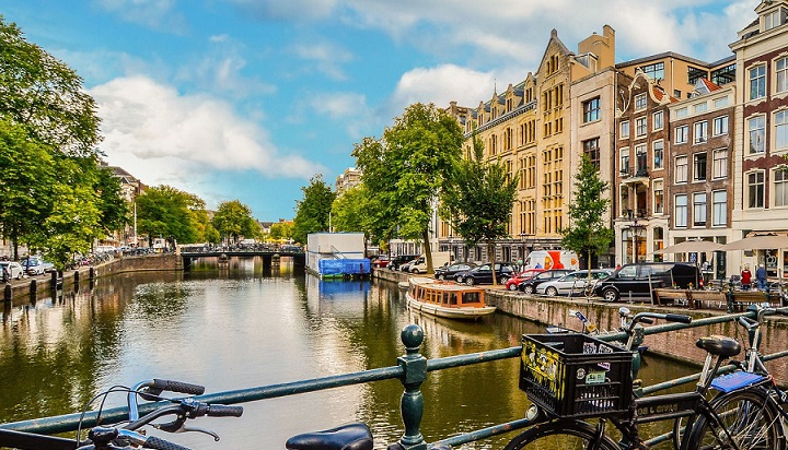 Нема веќе „прекумерен туризам“: Амстердам нема да дозволи изградба на нови хотели
