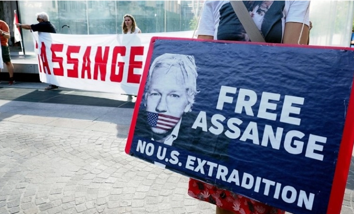 Чекор поблизу до екстрадиција: САД му дале гаранции на Високиот суд во Лондон дека нема да има смртна казна за Асанж