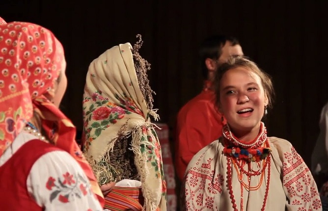 Древна традиција кај словенските народи: Белото пеење се изведува со отворено грло и јасна боја на гласот