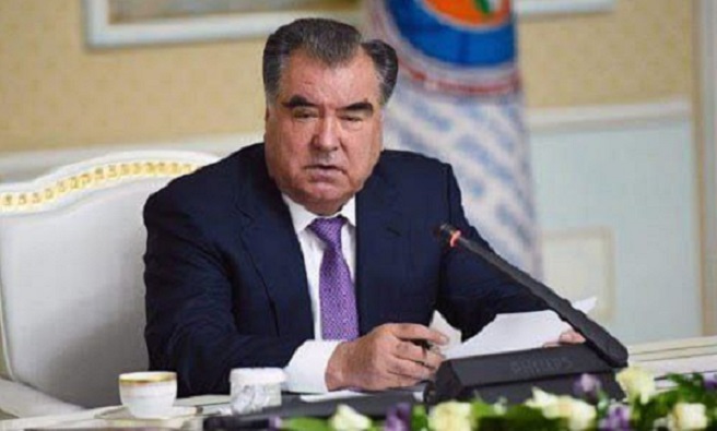 Претседателот на Таџикистан побара воспитување на децата да „не ја валкаат честа на таџикистанскиот народ“