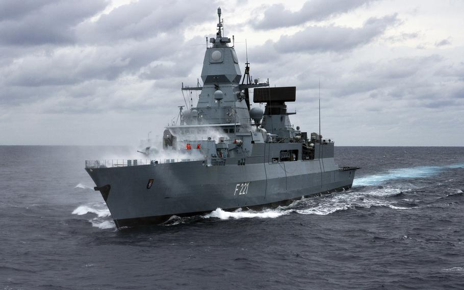 Уште еден западен воен брод се повлекува од Црвеното Море