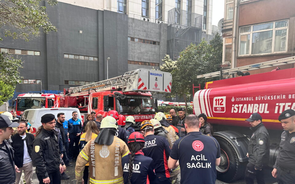 Експлозија на плинска боца го предизвикала пожарот во Истанбул, во кој загинаа најмалку 29 лица