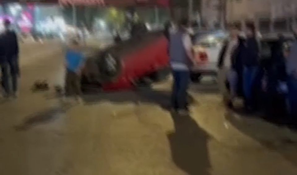 Сообраќајка во Скопје – возило превртено на кров