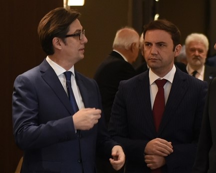 Пендаровски прифаќа албански јазик наместо „20 отсто“ на ниво на цела Македонија